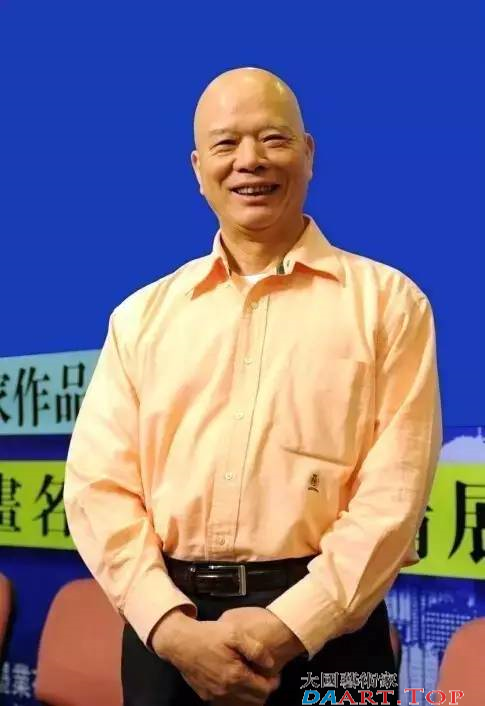 郑百重，当代着名中国画，1945年生於福州。擅长中国山水花鸟画兼工书法篆刻。现爲厦门大学教授，北京荣宝斋画院山水画导师，闽江学院教授、中国画研究院院长。中国美协会员，中国书协会员，中国画学会理事，国家一级美术师，应聘担任全国山水画作品展